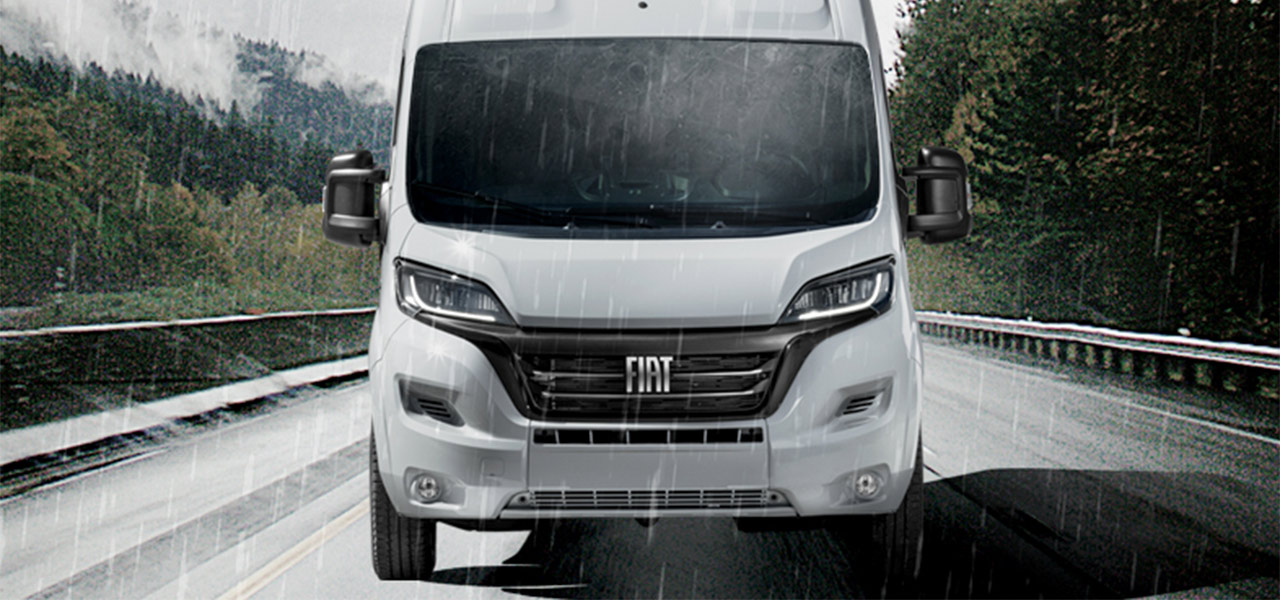 Hvit ducato forfra